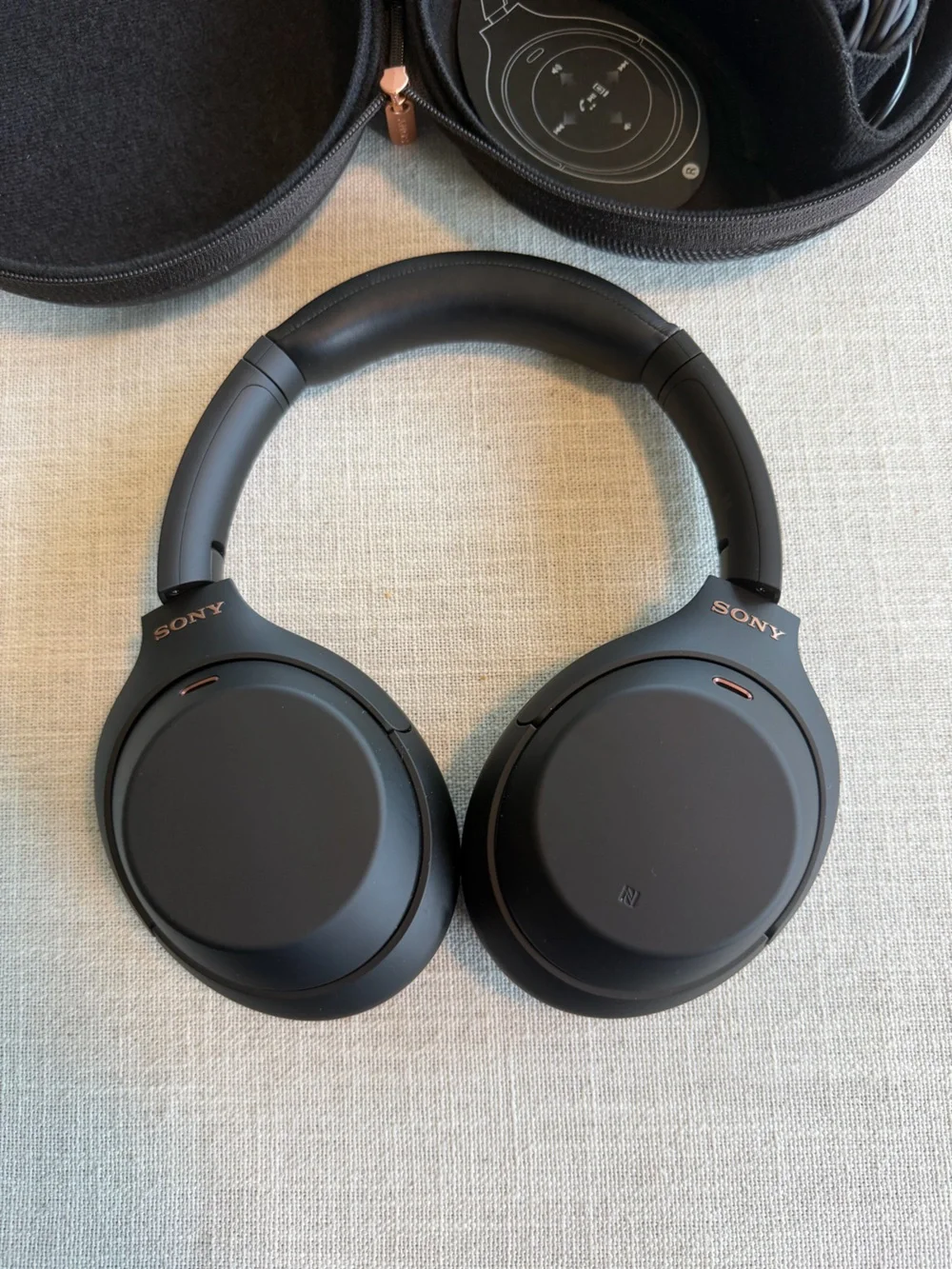 Sony WH-1000XM4 Wireless Noise-Canceling Headphones Black Over the Ear Bluetooth